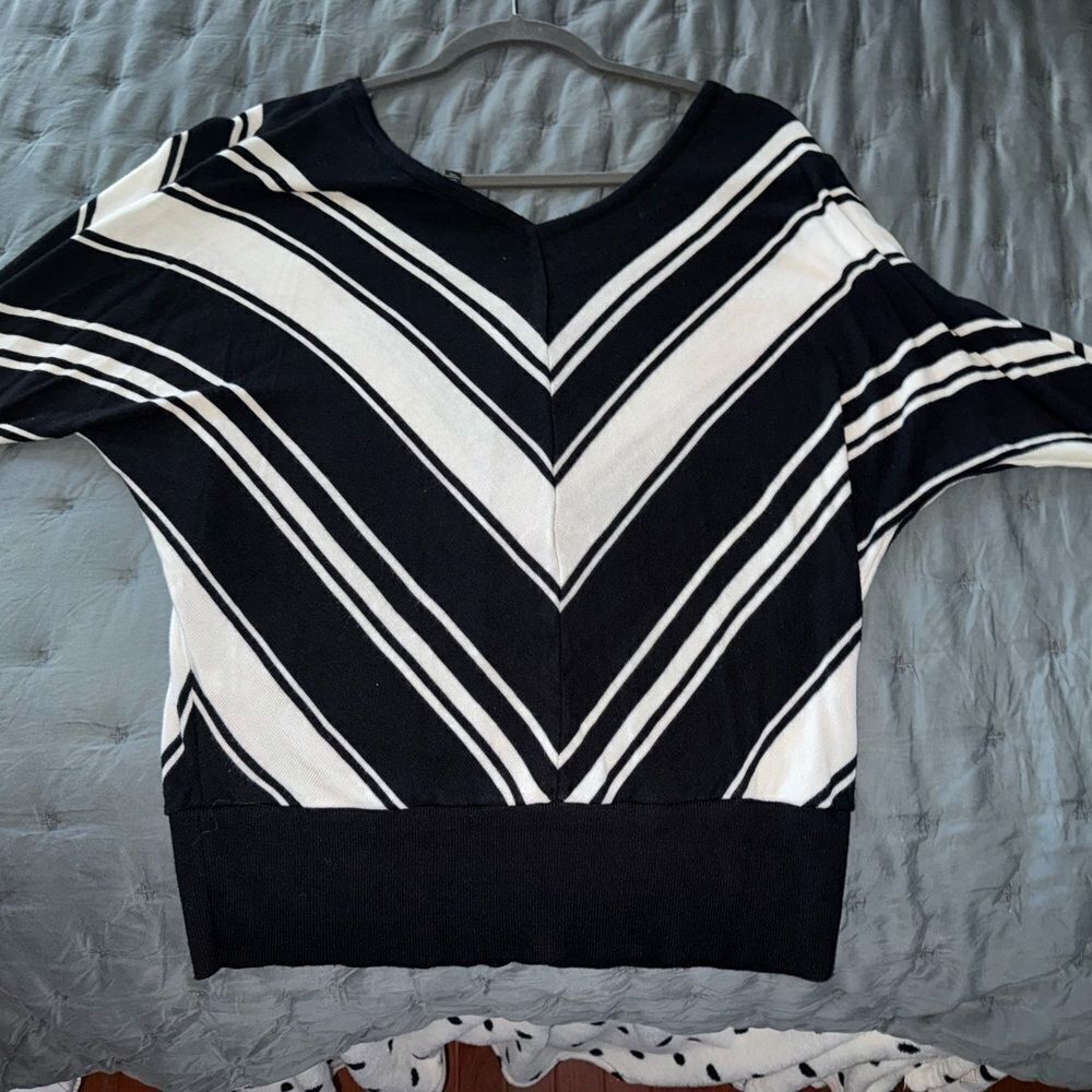 WHITE HOUSE BLACK MARKET striped v-neck half sleeve sweater, women’s medium - Picture 2 of 7